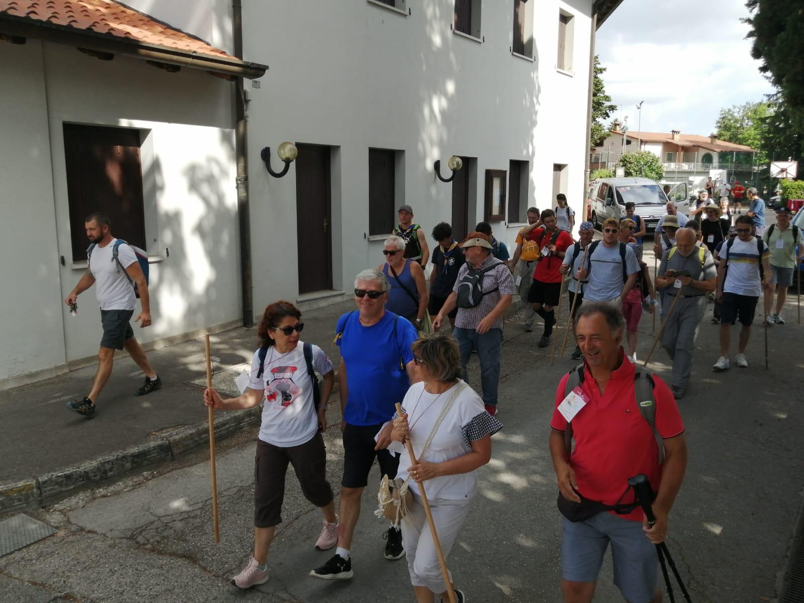 Immagine per In cammino con l'arcivescovo Carlo, in 60 partono da San Canzian